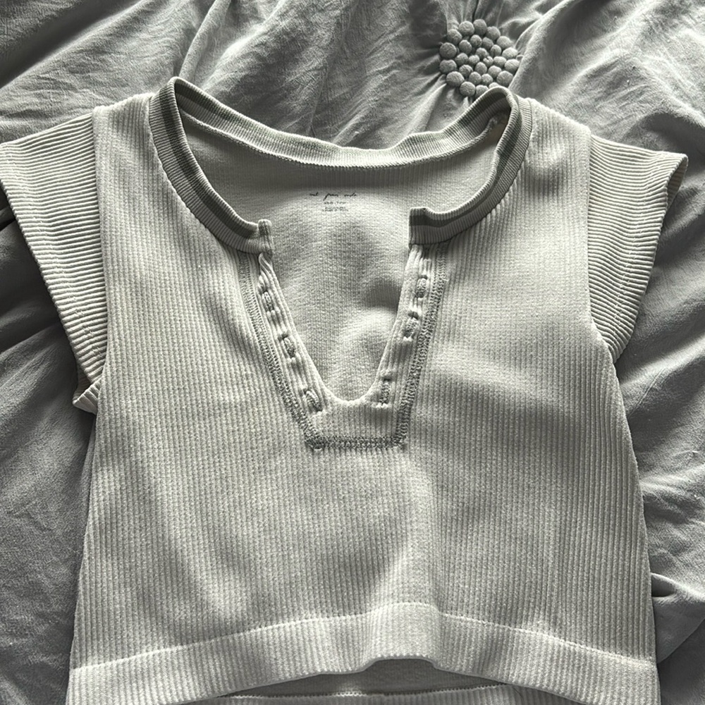 IVORY URBAN OUTFITTERS XS/S GO FOR GOLD SEAMLESS TOP